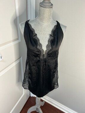 Victoria's Secret Black Silky Chamise w Lace Detail NWOT Size M